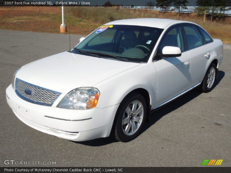 Front 3/4 View of 2007 Five Hundred SEL