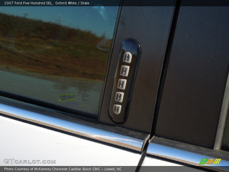 Oxford White / Shale 2007 Ford Five Hundred SEL