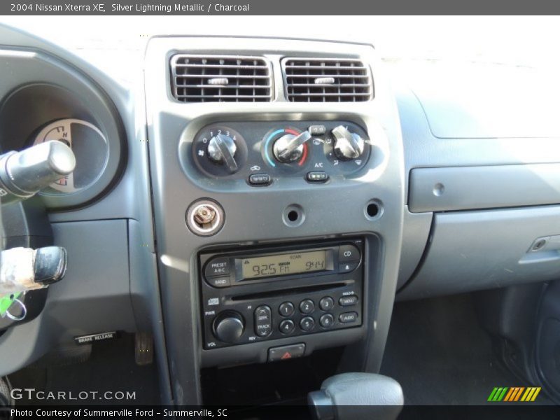 Silver Lightning Metallic / Charcoal 2004 Nissan Xterra XE