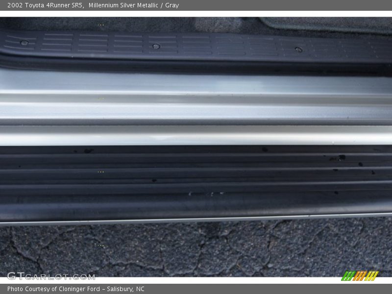 Millennium Silver Metallic / Gray 2002 Toyota 4Runner SR5