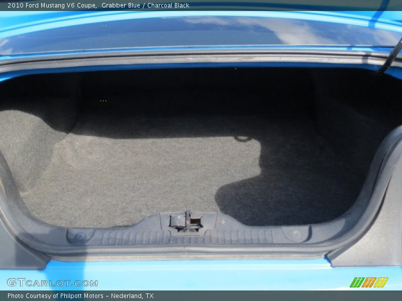  2010 Mustang V6 Coupe Trunk