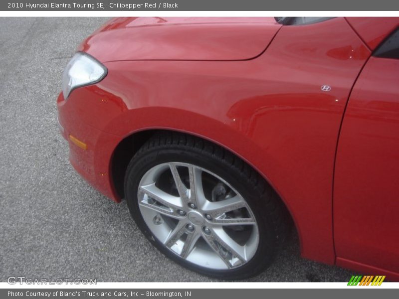 Chilipepper Red / Black 2010 Hyundai Elantra Touring SE