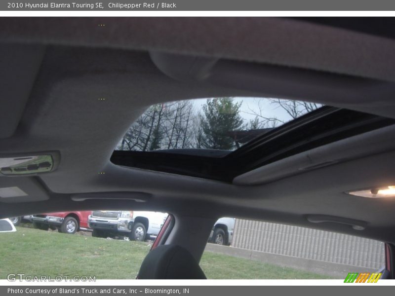 Chilipepper Red / Black 2010 Hyundai Elantra Touring SE