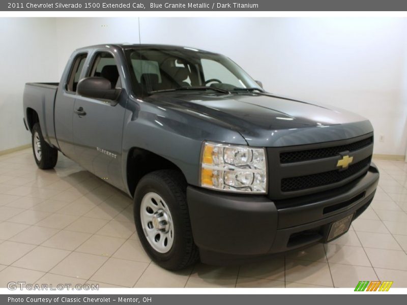 Front 3/4 View of 2011 Silverado 1500 Extended Cab