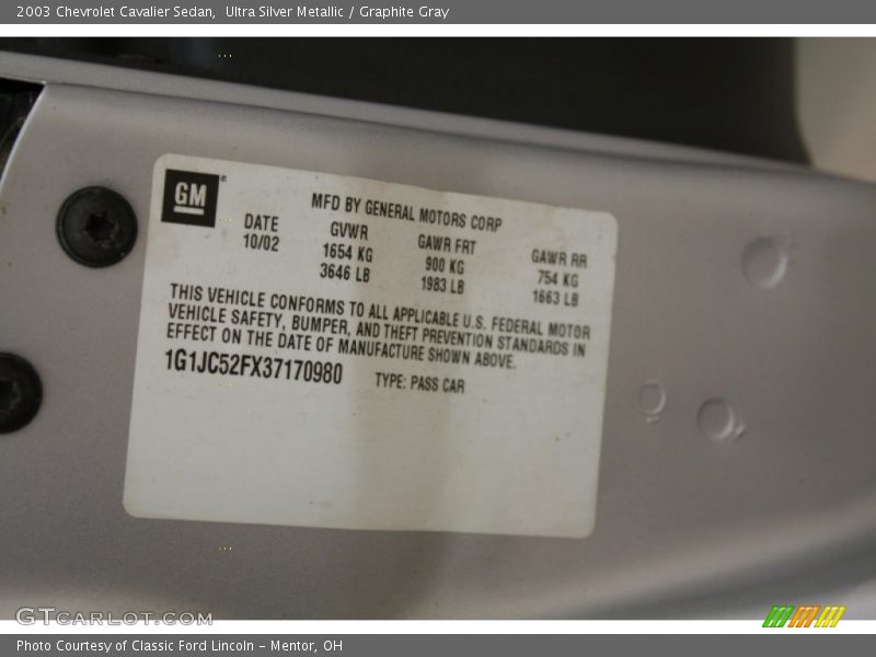 Ultra Silver Metallic / Graphite Gray 2003 Chevrolet Cavalier Sedan