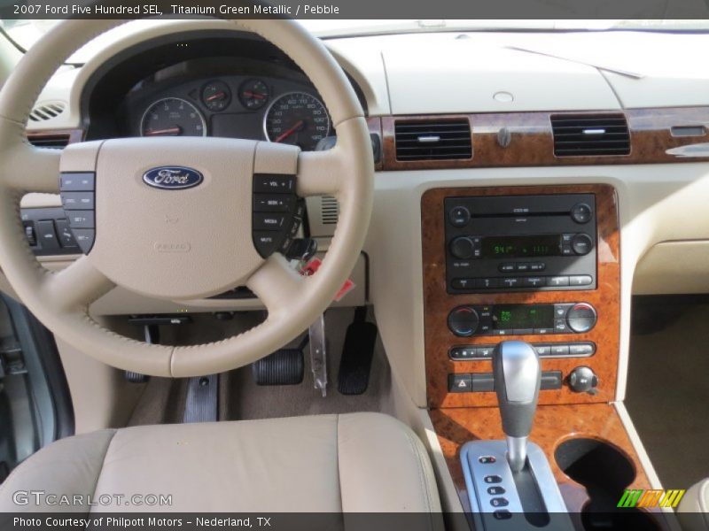 Dashboard of 2007 Five Hundred SEL