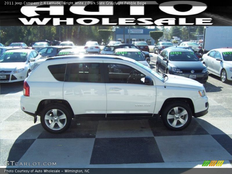 Bright White / Dark Slate Gray/Light Pebble Beige 2011 Jeep Compass 2.4 Latitude