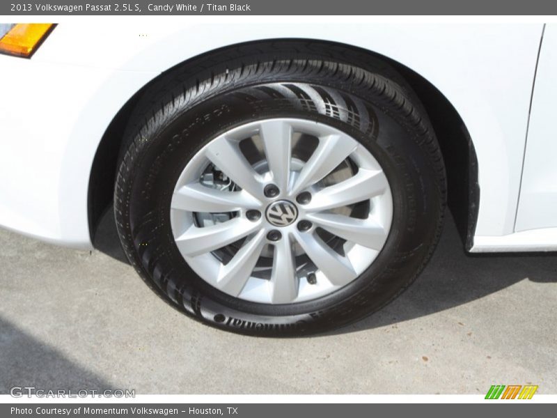 Candy White / Titan Black 2013 Volkswagen Passat 2.5L S