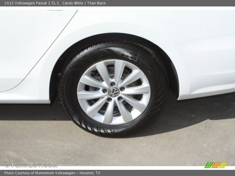 Candy White / Titan Black 2013 Volkswagen Passat 2.5L S
