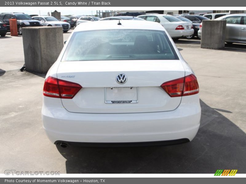 Candy White / Titan Black 2013 Volkswagen Passat 2.5L S