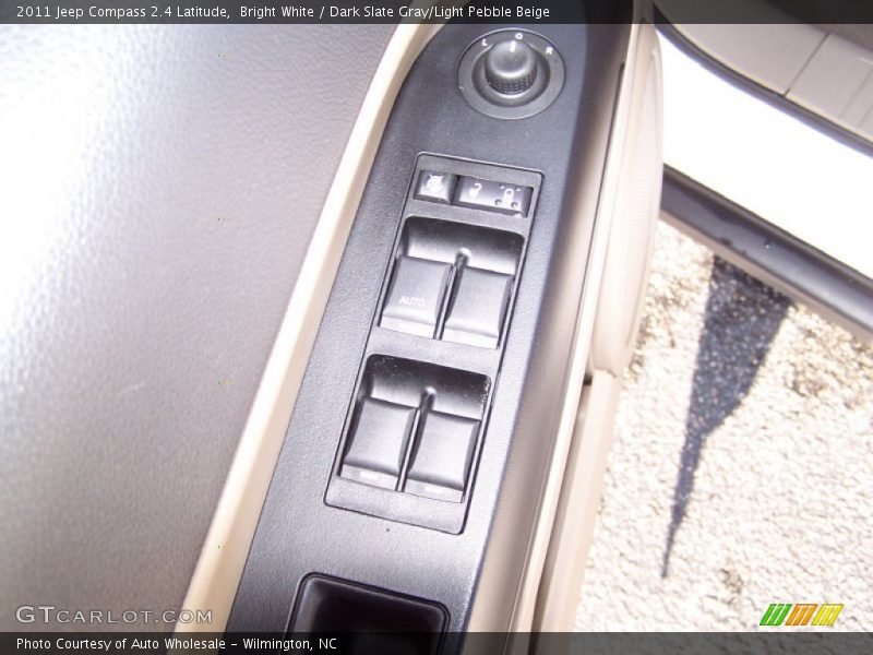 Bright White / Dark Slate Gray/Light Pebble Beige 2011 Jeep Compass 2.4 Latitude