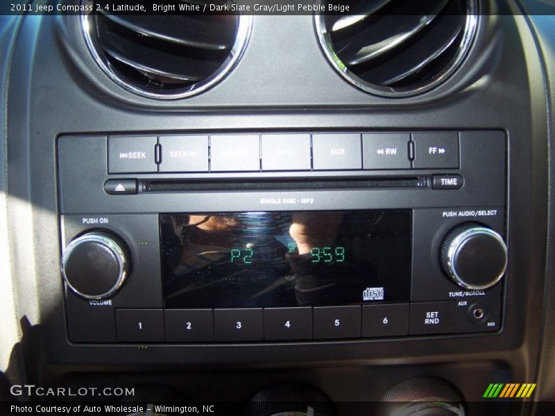 Bright White / Dark Slate Gray/Light Pebble Beige 2011 Jeep Compass 2.4 Latitude