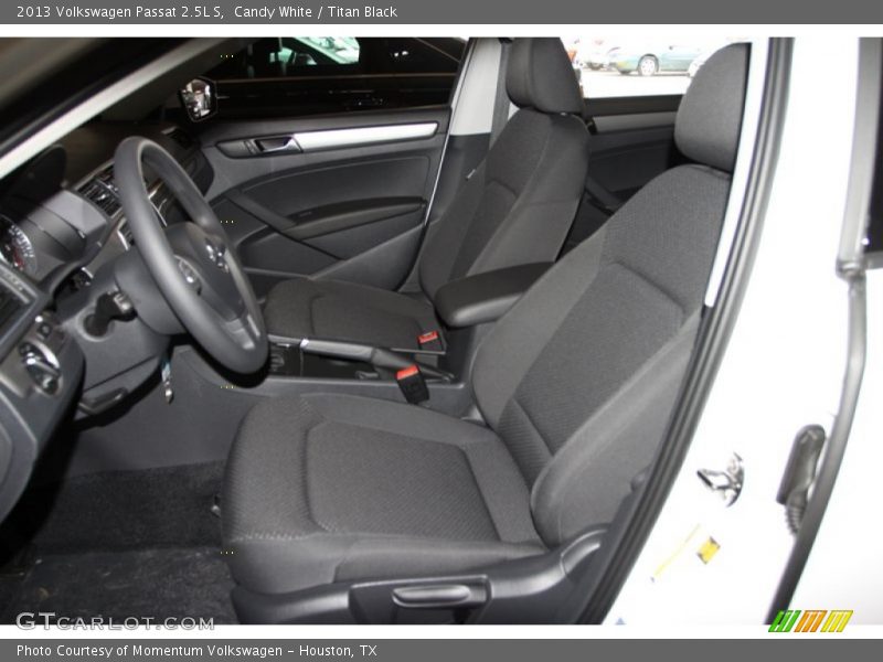 Candy White / Titan Black 2013 Volkswagen Passat 2.5L S