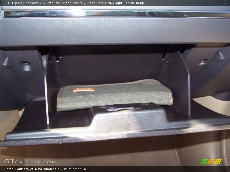Bright White / Dark Slate Gray/Light Pebble Beige 2011 Jeep Compass 2.4 Latitude