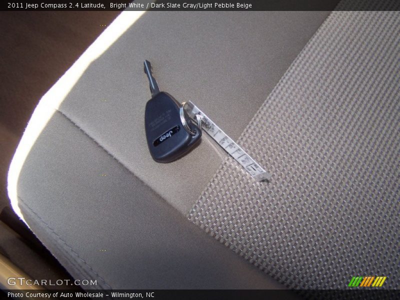 Bright White / Dark Slate Gray/Light Pebble Beige 2011 Jeep Compass 2.4 Latitude