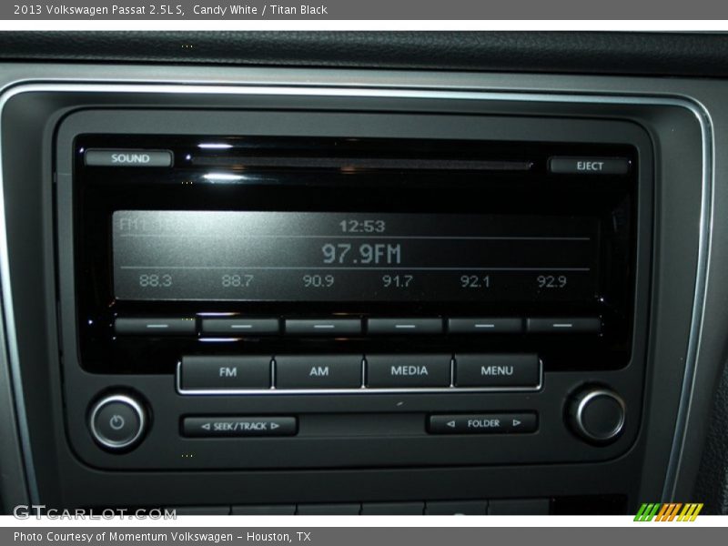 Candy White / Titan Black 2013 Volkswagen Passat 2.5L S