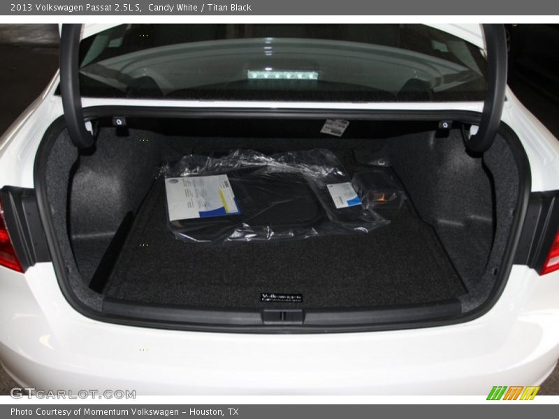 Candy White / Titan Black 2013 Volkswagen Passat 2.5L S