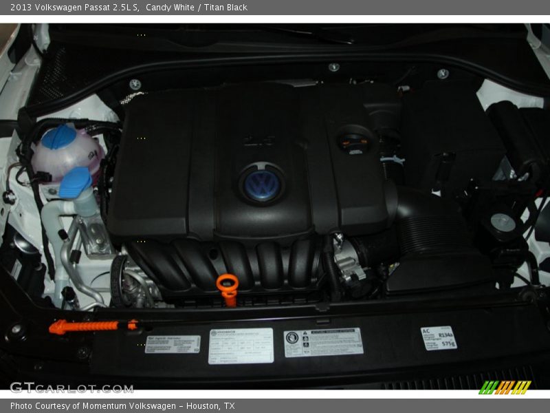 Candy White / Titan Black 2013 Volkswagen Passat 2.5L S