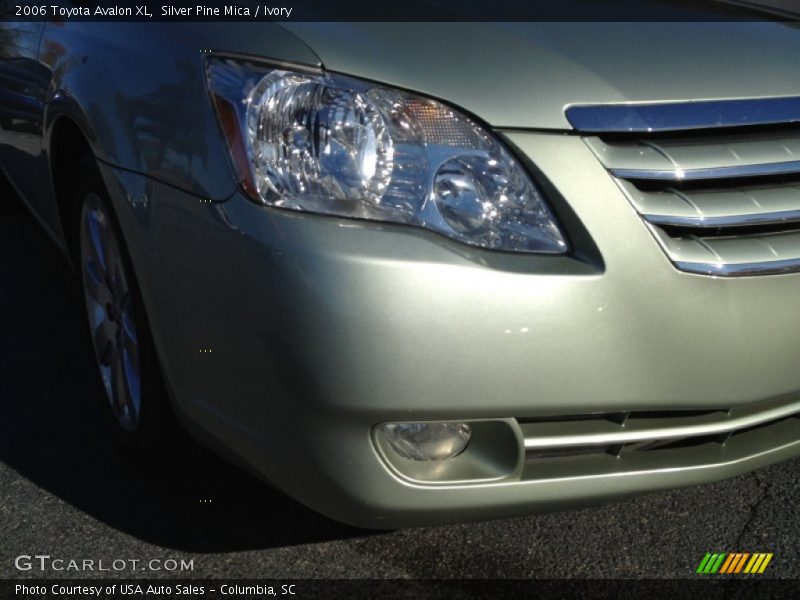 Silver Pine Mica / Ivory 2006 Toyota Avalon XL