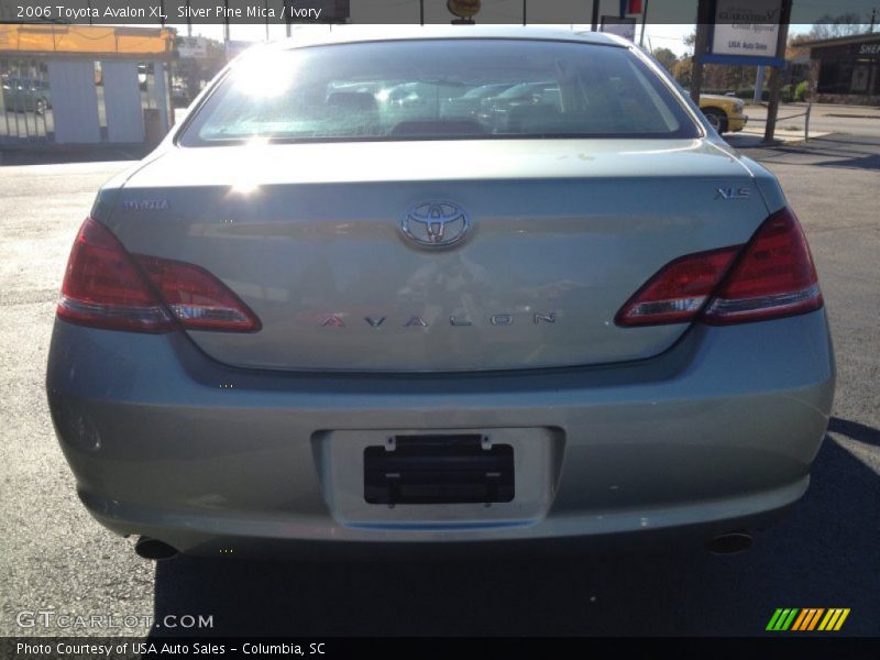 Silver Pine Mica / Ivory 2006 Toyota Avalon XL