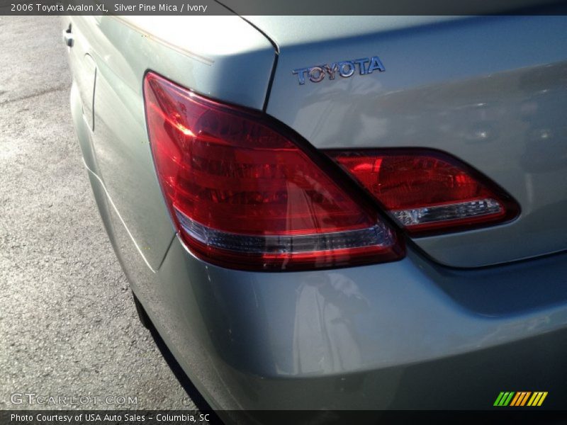 Silver Pine Mica / Ivory 2006 Toyota Avalon XL
