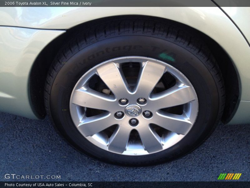 Silver Pine Mica / Ivory 2006 Toyota Avalon XL