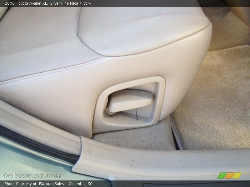 Silver Pine Mica / Ivory 2006 Toyota Avalon XL