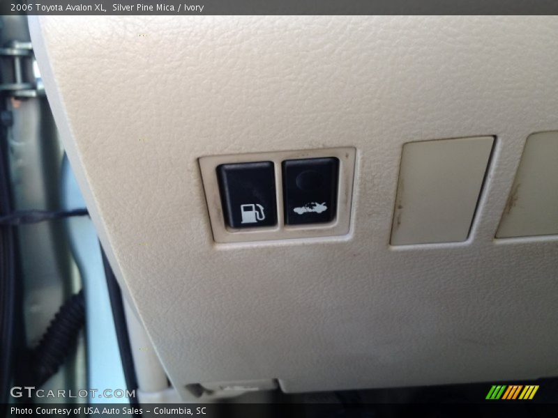 Silver Pine Mica / Ivory 2006 Toyota Avalon XL