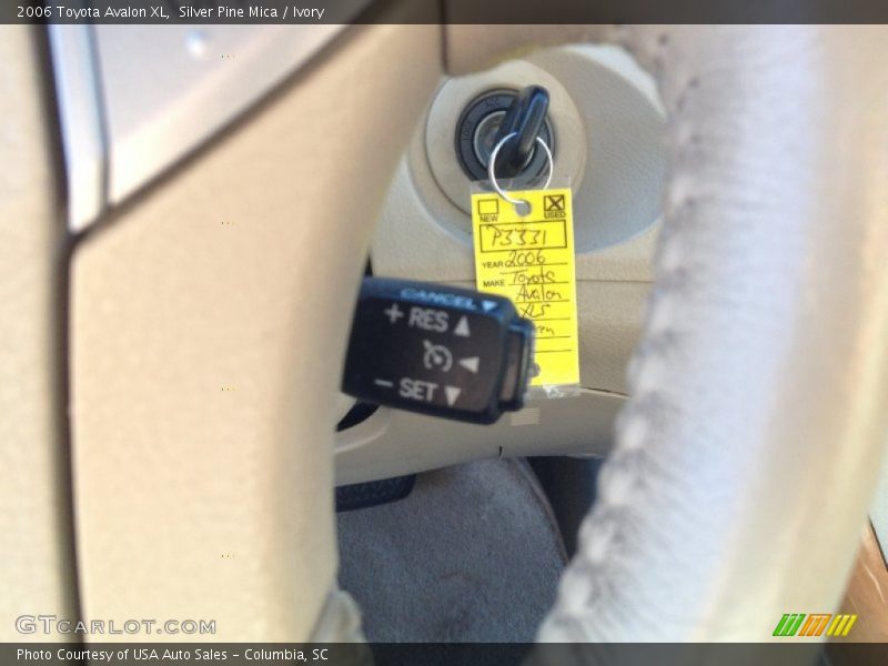 Silver Pine Mica / Ivory 2006 Toyota Avalon XL