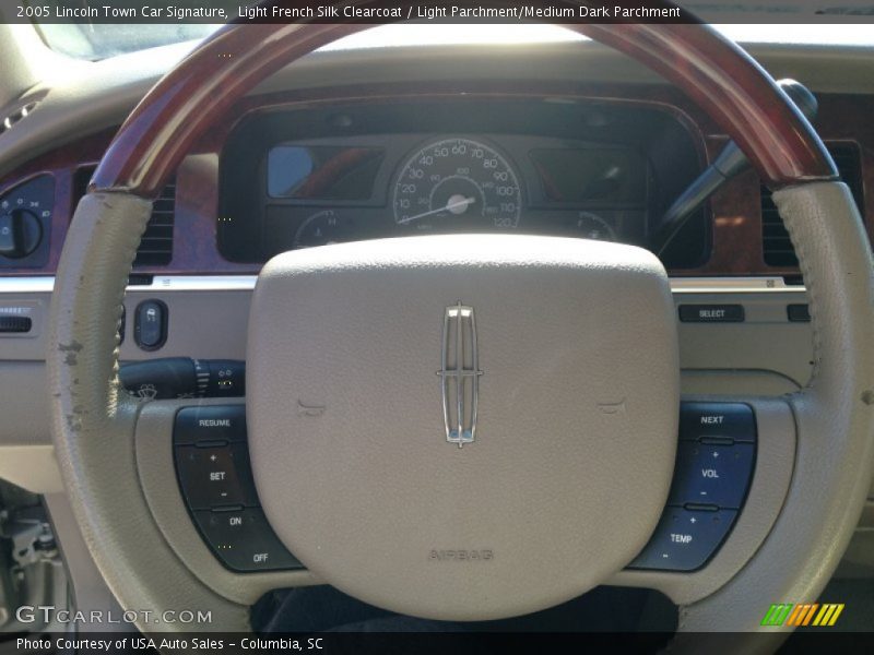 Light French Silk Clearcoat / Light Parchment/Medium Dark Parchment 2005 Lincoln Town Car Signature