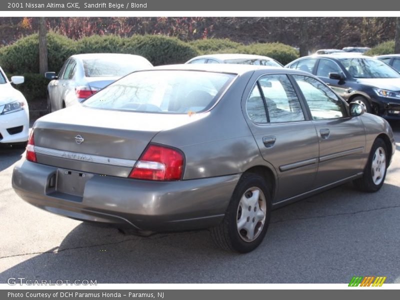 Sandrift Beige / Blond 2001 Nissan Altima GXE