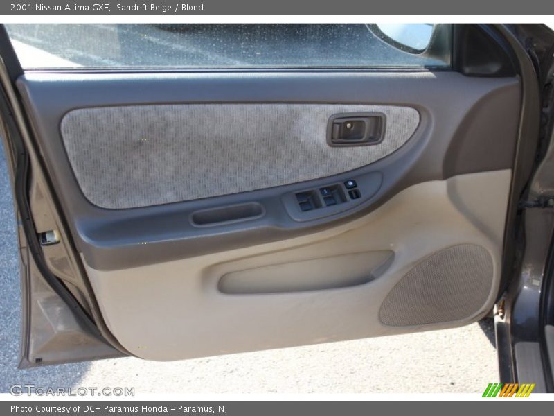 Sandrift Beige / Blond 2001 Nissan Altima GXE