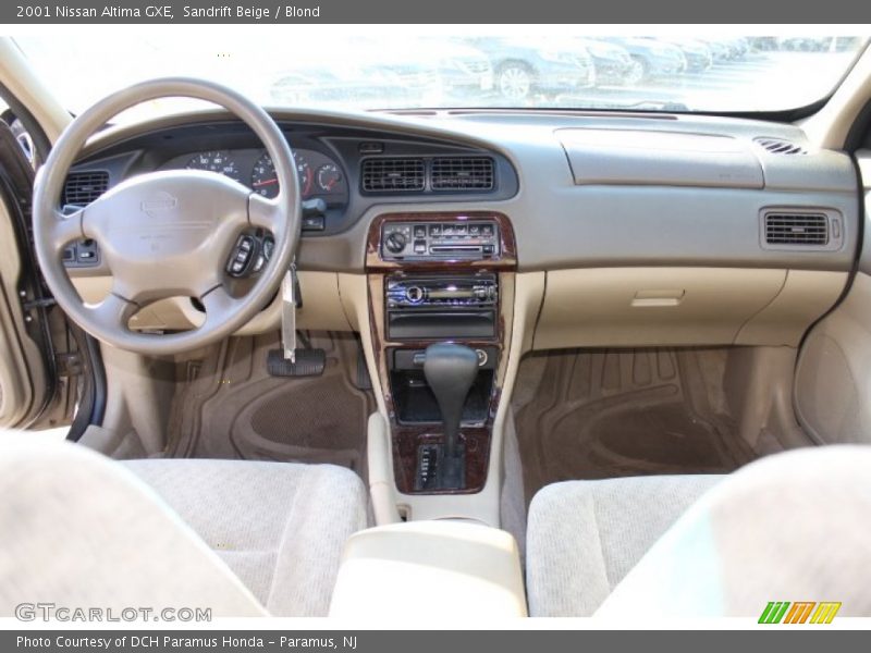 Sandrift Beige / Blond 2001 Nissan Altima GXE