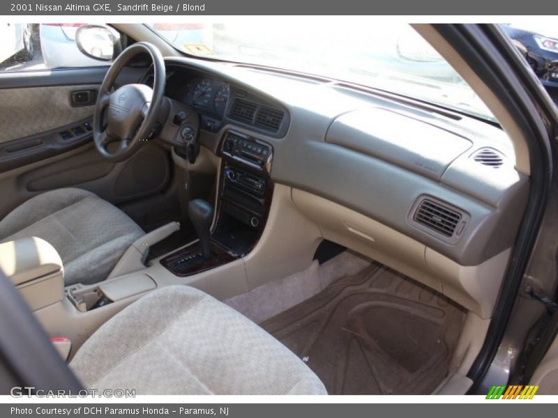 Sandrift Beige / Blond 2001 Nissan Altima GXE