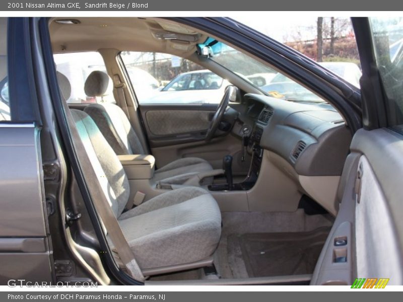 Sandrift Beige / Blond 2001 Nissan Altima GXE