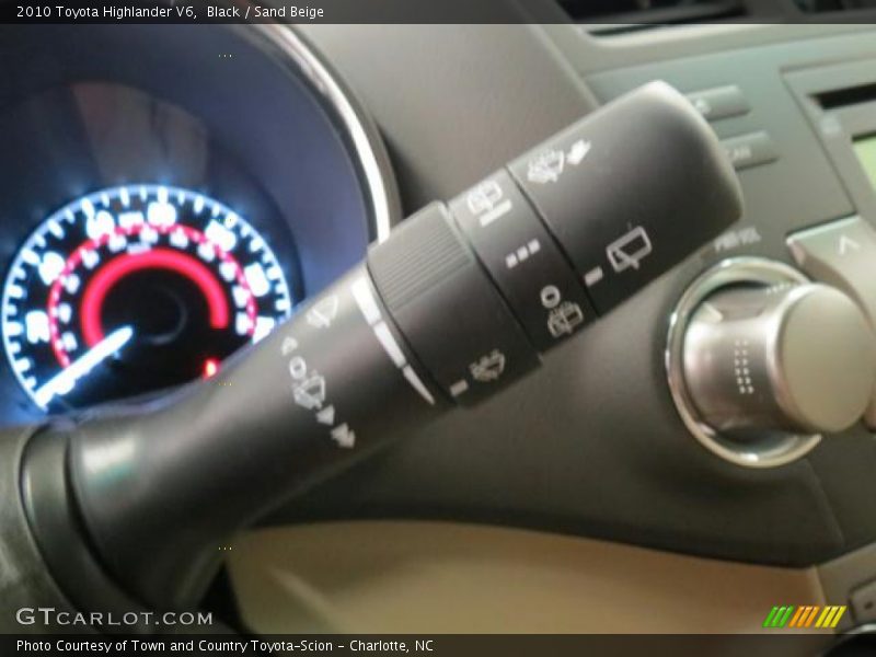 Black / Sand Beige 2010 Toyota Highlander V6