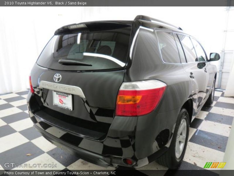 Black / Sand Beige 2010 Toyota Highlander V6