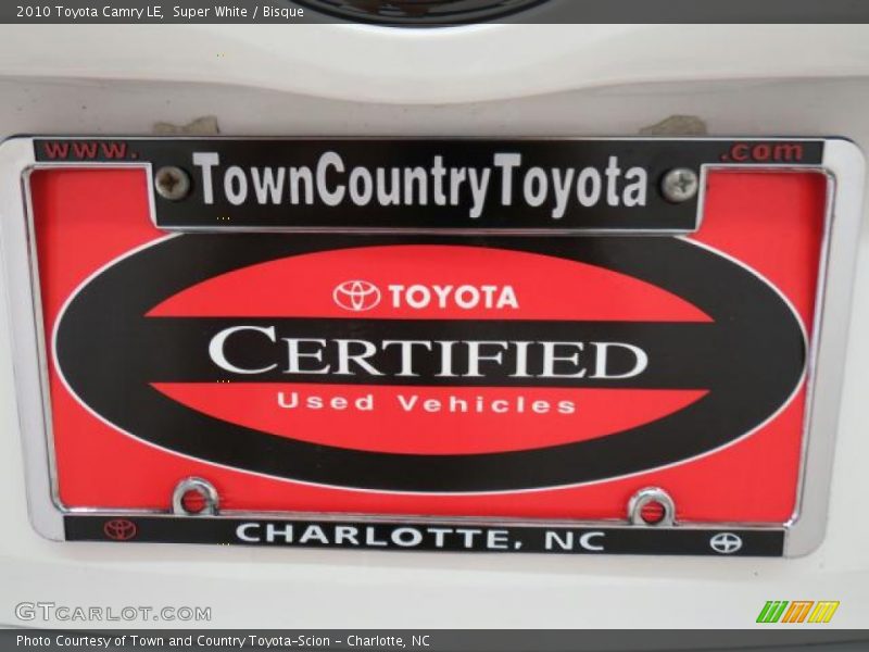 Super White / Bisque 2010 Toyota Camry LE