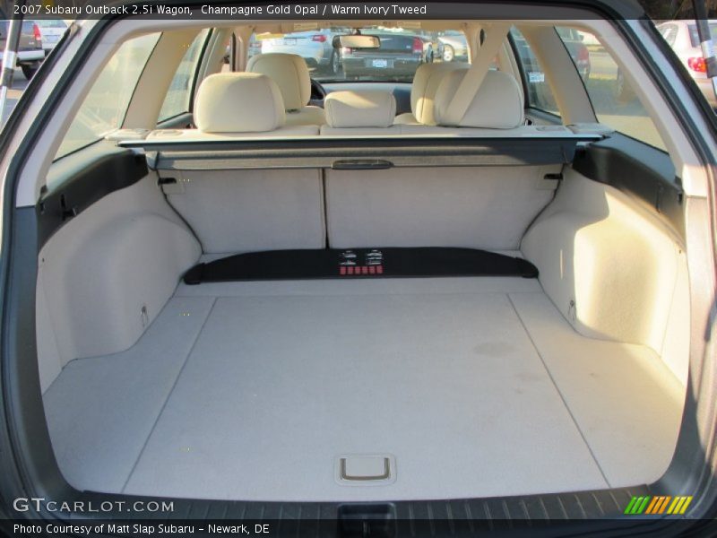 Champagne Gold Opal / Warm Ivory Tweed 2007 Subaru Outback 2.5i Wagon