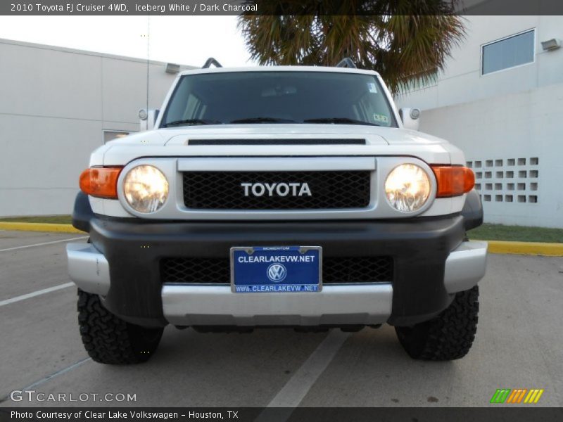 Iceberg White / Dark Charcoal 2010 Toyota FJ Cruiser 4WD