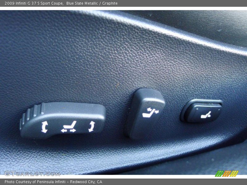 Controls of 2009 G 37 S Sport Coupe