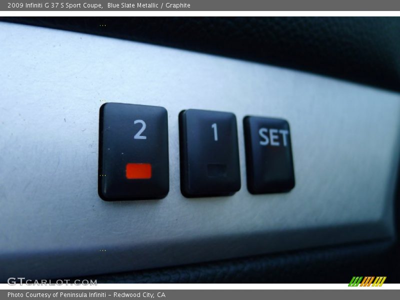 Controls of 2009 G 37 S Sport Coupe
