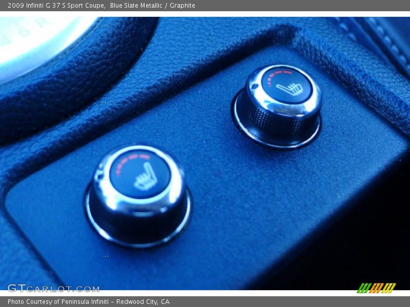 Controls of 2009 G 37 S Sport Coupe