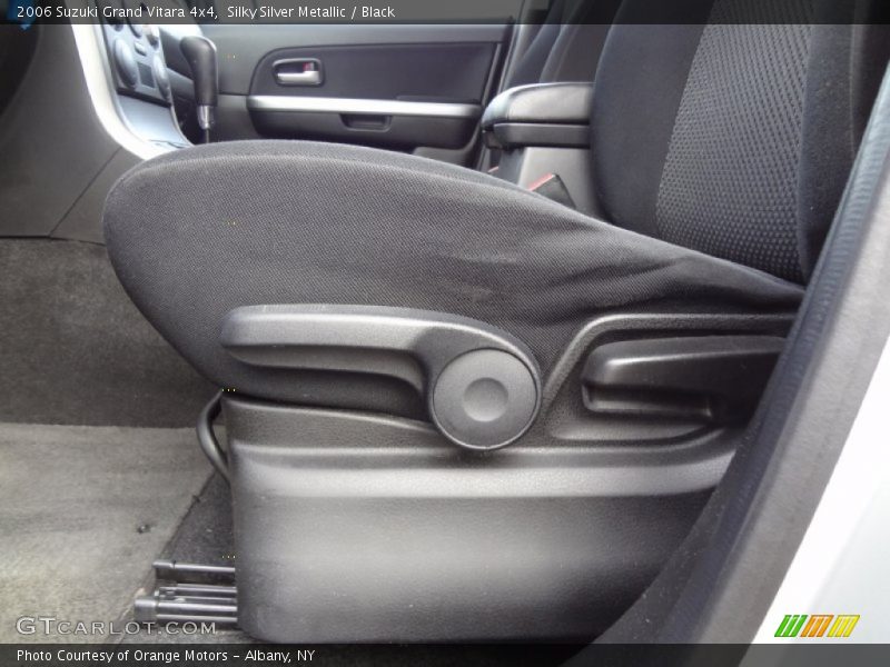 Silky Silver Metallic / Black 2006 Suzuki Grand Vitara 4x4
