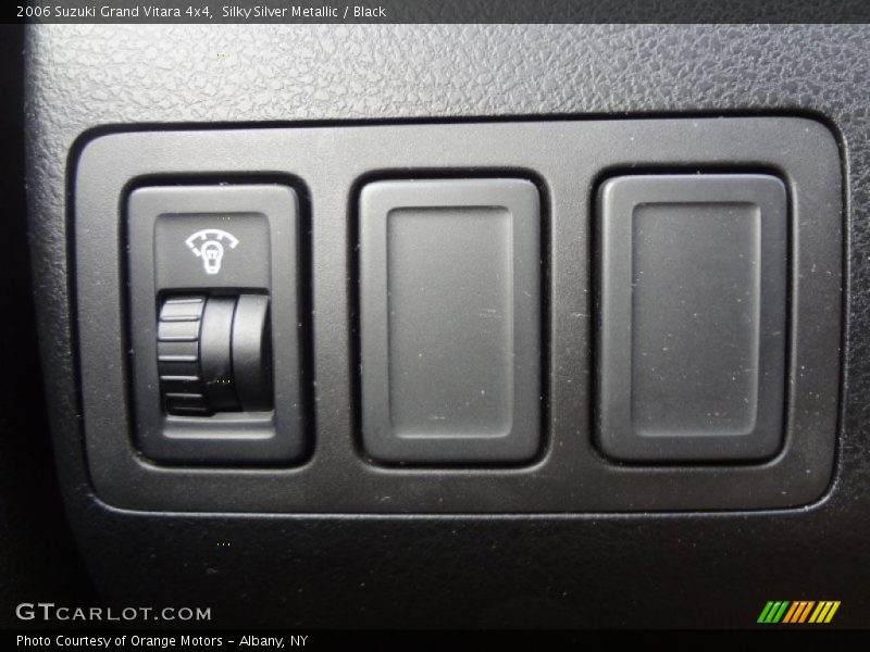 Silky Silver Metallic / Black 2006 Suzuki Grand Vitara 4x4