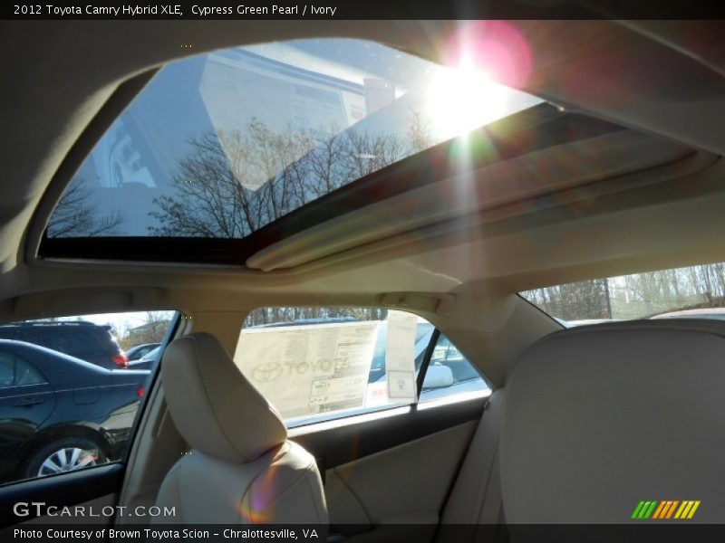 Cypress Green Pearl / Ivory 2012 Toyota Camry Hybrid XLE