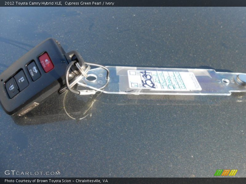 Cypress Green Pearl / Ivory 2012 Toyota Camry Hybrid XLE