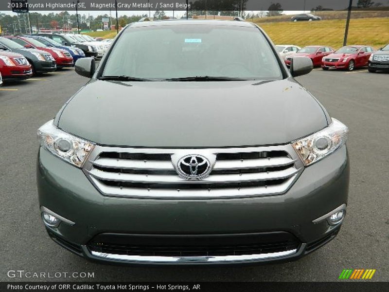 Magnetic Gray Metallic / Sand Beige 2013 Toyota Highlander SE