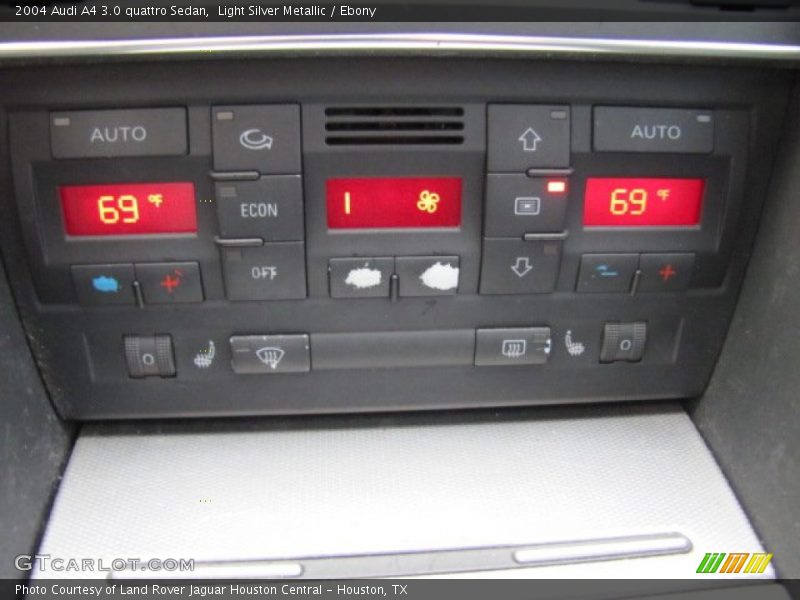Controls of 2004 A4 3.0 quattro Sedan