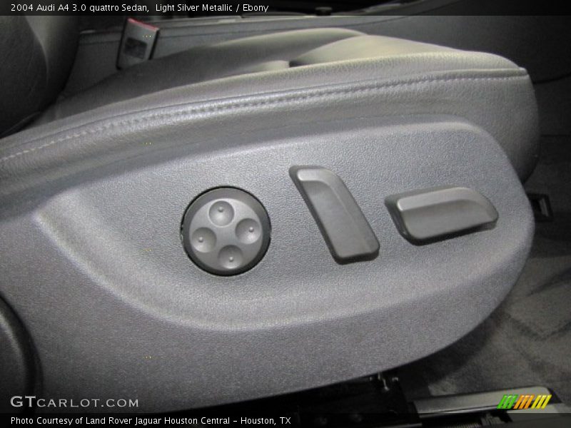 Controls of 2004 A4 3.0 quattro Sedan